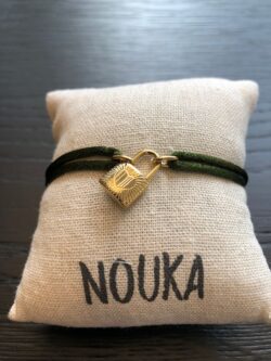 Armband groen koord/goud slotje